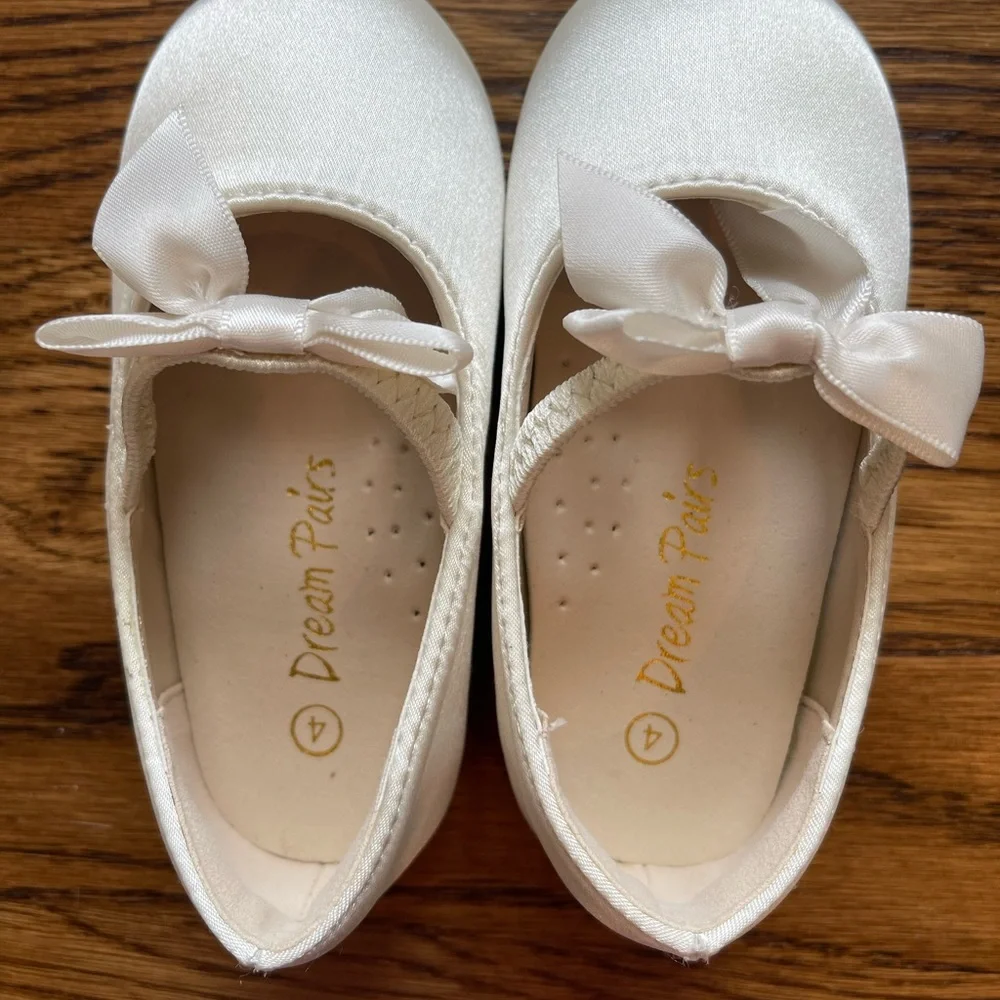 NWOT Dream Pairs Girls Satin Toddler Dressy Ballet Flats Size 4
